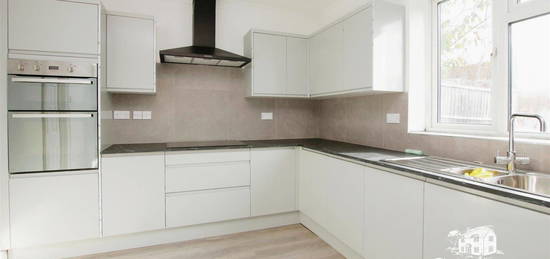 4 bed terraced house to rent