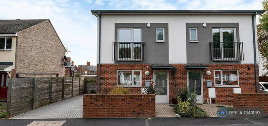 3 bedroom semi-detached house