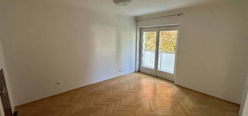 Sonnige Kleinwohnung in traumhafter Lage, unmittelbare Nähe zum LKH Graz, 2 Parkplätze