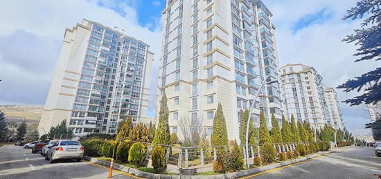 Crystal Towers Sitesinde, Bakımlı, Güneydoğu Cepheli 4+1