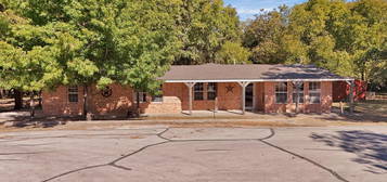 204 W Jacksboro St, Chico, TX 76431