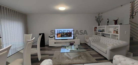 Casa T4 em Viana do Castelo (Santa Maria Maior e Monserrate) e Meadela de 355,00 m²