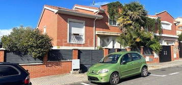 Chalet en calle Del Sauce en Cabanillas del Campo