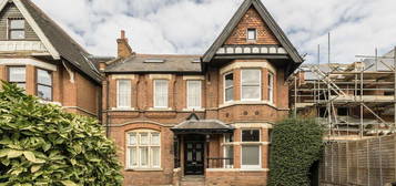 Flat for sale in Gordon Road, London W5