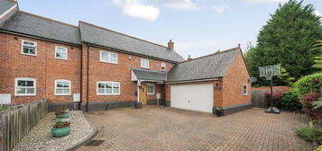 5 bedroom semi-detached house for sale