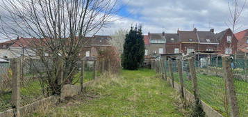 1930 à rénover avec jardin et possibilité garage