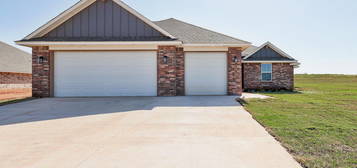 2167 Hux Dr, Blanchard, OK 73010