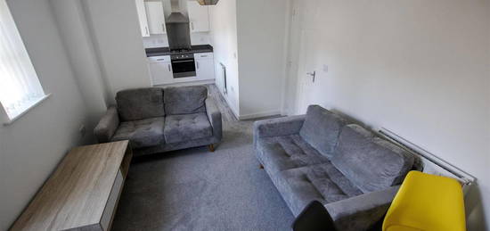 Flat to rent in Escelie Way, Birmingham B29