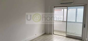 Apartamento T2 - Av. Novas (Remodelado)