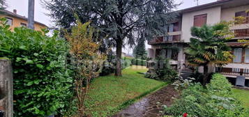 Villa a schiera via Giosuè Carducci 13, Montello