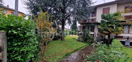 Villa a schiera via Giosuè Carducci 13, Montello