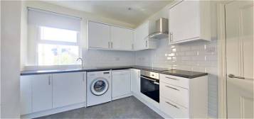 Flat to rent in Mitcham Road, London SW17