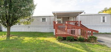 550 Rosewalk Dr, Scottsburg, IN 47170