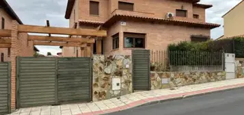 Chalet pareado en calle de B&#xE9;jar