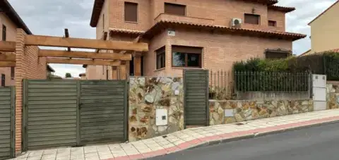 Chalet pareado en calle de B&#xE9;jar