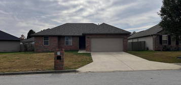 872 W Cambridge Avenue, Nixa, MO 65714