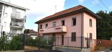 Casa indipendente in vendita in via Luigi Cadorna, 5