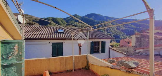 CASA SEMINDIPENDENTE A CASARZA LIGURE