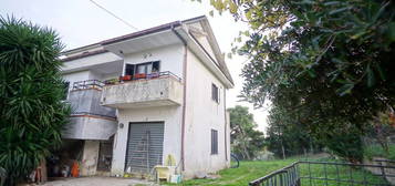 Casa indipendente in vendita in strada Vicinale San Sisto, 1