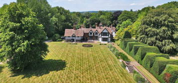 8 bed detached house for sale