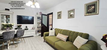 Apartament 3 camere cu boxa si loc parcare, Ultracentral- zona Scoala nr.3