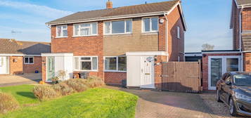 3 bed semi-detached house for sale