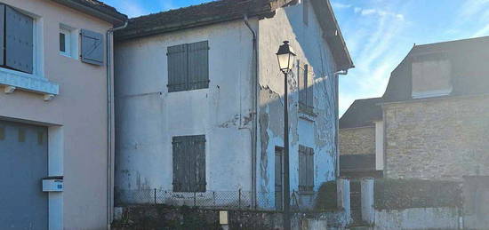 Maison de village avec jardin et dépendance