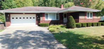 4250 Dorothy Ave, Leavittsburg, OH 44430