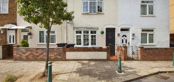 2 bed detached house for sale