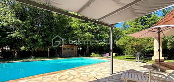 Propriété  à vendre, 7 pièces, 4 chambres, 145 m²