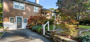 3740 Eleanor Dr, Mohegan Lake, NY 10547