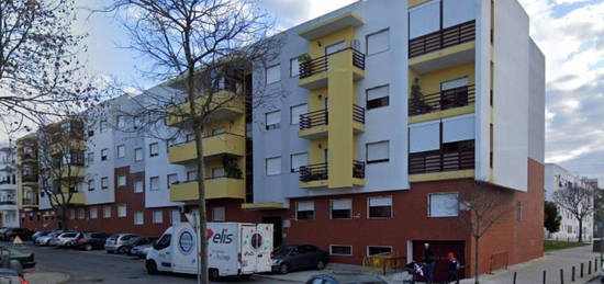 Arrendamento de Apartamento T2  na rua Lopo Homem