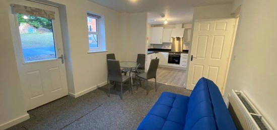 2 bed property to rent