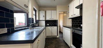 Property to rent in Corporation Road, Gillingham ME7