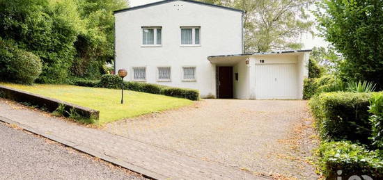 Einzigartiges Einfamilienhaus mit parkähnlichem Grundstück und Pool in Traumlage am Bübinger Berg