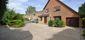 4 bedroom detached house to rent