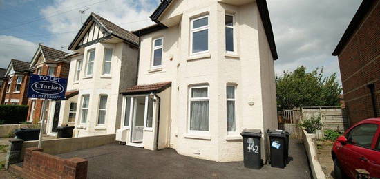 5 bed detached house to rent