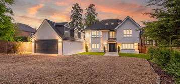 7 bedroom detached house