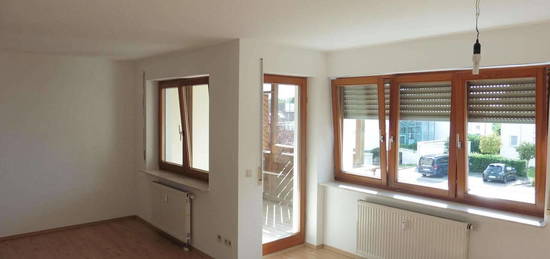 Helle 2 1/2 Zimmer-Wohnung mit überdachtem Balkon in ruhiger Lage!