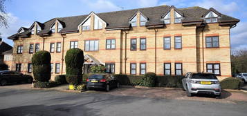 Flat to rent in North Orbital Road, Watford WD25