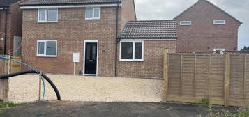 2 bedroom detached house