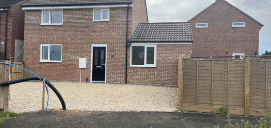 2 bedroom detached house