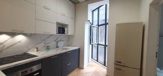 Appartement T3 refait à neuf, rue Sainte-Catherine – meublé avec cave privative – clé en main