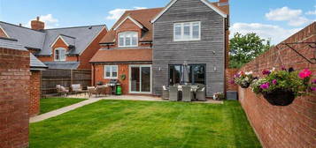 4 bedroom detached house to rent