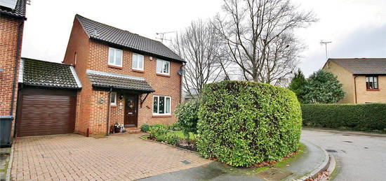 Detached house to rent in Alterton Close, Woking, Surrey GU21