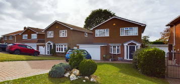 Detached house to rent in Fairfield Rise, Billericay CM12