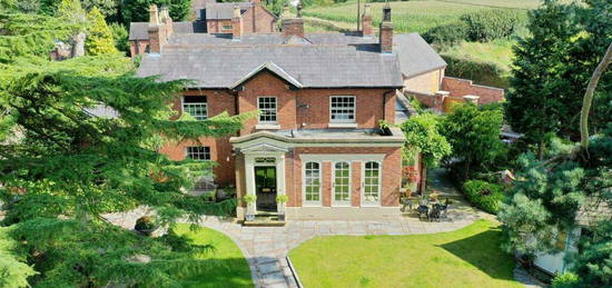 6 bedroom detached house for sale