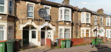 2 bedroom ground floor flat for sale