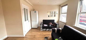 3 bed flat to rent