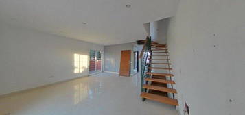 Chalet pareado en venta en calle Sauce